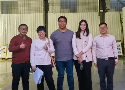 태국 고객들은 공장 방문 후 Xi'an Huafeng Construction Engineering Co., Ltd.를 높이 평가했습니다.